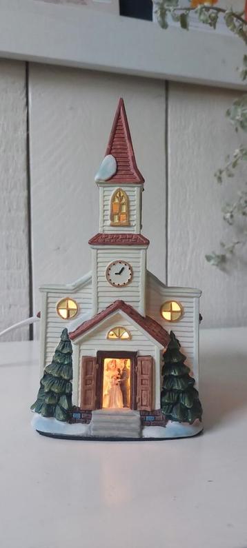 Lamp in vorm kerkje met bruidspaar huwelijk kerst kersdeco beschikbaar voor biedingen