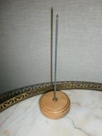 Leuke oude papierprikker met houten voet, Ophalen of Verzenden