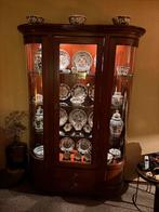 Vitrine kast incl Makkum aardewerk., Huis en Inrichting, Ophalen, 100 tot 150 cm, Zo goed als nieuw, 150 tot 200 cm