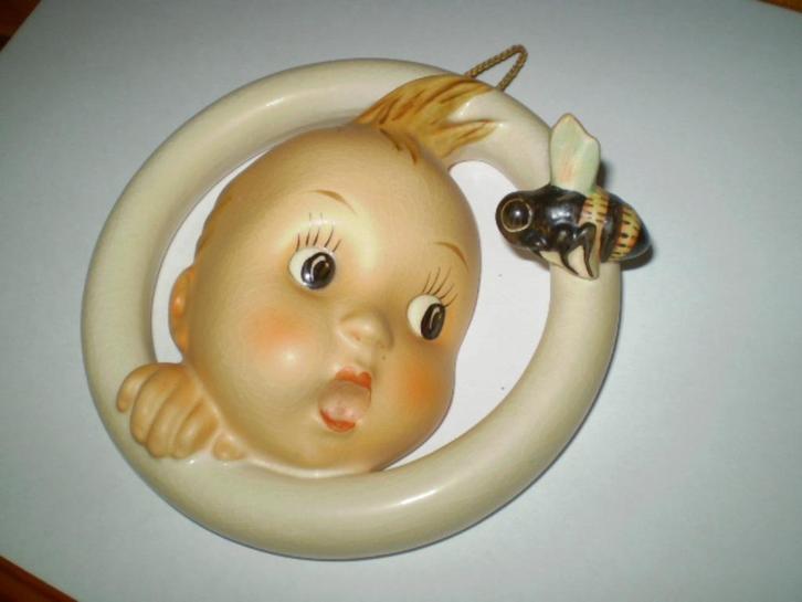 Hümmel (Goebel) bijtring met een doorsnee van 12 cm., Verzamelen, Beelden en Beeldjes, Zo goed als nieuw, Hummel, Ophalen of Verzenden