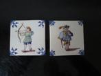 2 mooie oude tegels 10,5/10,5 cm, Ophalen of Verzenden
