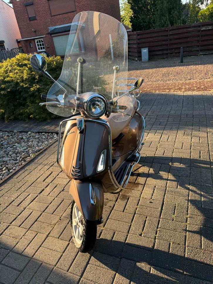 Vespa Primavera 4T4V 50cc brom Marrone, Fietsen en Brommers, Snorfietsen en Snorscooters, Zo goed als nieuw, Vespa, Benzine, Ophalen