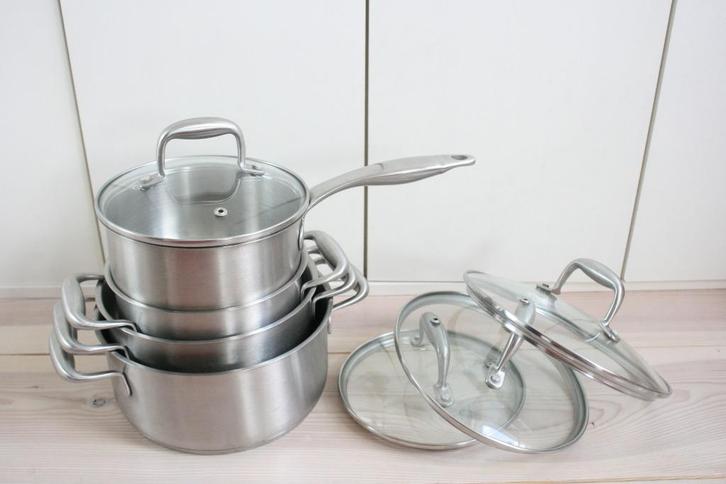Vierdelige kook pannenset van Le Chef, Huis en Inrichting, Keuken | Potten en Pannen, Gebruikt, Pannenset, Rvs, Ophalen of Verzenden