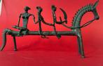 Bronzen beeld van paard met drie figuren, Antiek en Kunst, Ophalen of Verzenden, Brons