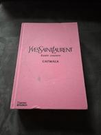 Yves Saint Laurent Catwalk - Thames & Hudson, Ophalen of Verzenden, Gelezen, Overige onderwerpen, Thames & Hudson