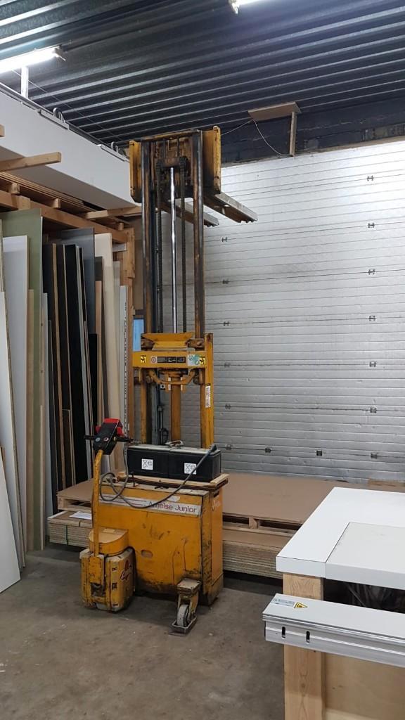 Electrische stapelaar, Doe-het-zelf en Verbouw, Palletwagens en Pompwagens, Gebruikt, Ophalen