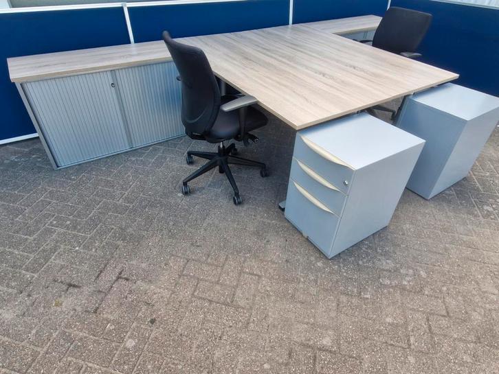 40x Steelcase bureau nieuwe bladen ( ook kasten ed te koop, Huis en Inrichting, Bureaus, Zo goed als nieuw, Bureau, In hoogte verstelbaar