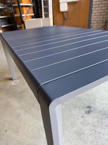 Tuintafel 155cm aluminium beschikbaar voor biedingen