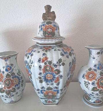 Delfts Blauw polychroom Vaas Collectie beschikbaar voor biedingen