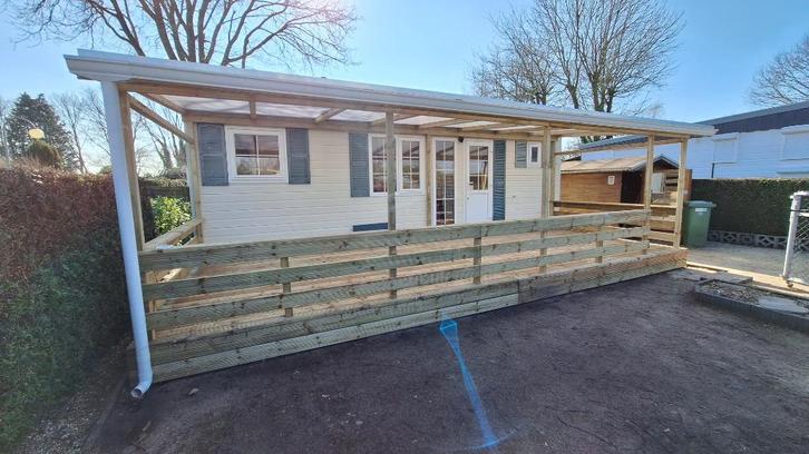 Mooi chalet met open veranda in Brabant, Caravans en Kamperen, Stacaravans, tot en met 4, Ophalen of Verzenden