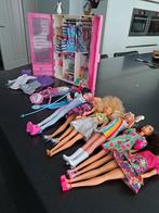 Barbies kledingkast incl.6 barbies en diverse accessoires, Kinderen en Baby's, Ophalen of Verzenden, Zo goed als nieuw, Barbie