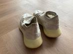 Adidas Yeezy Boost 380 Calcite Glow - Maat 44, Ophalen of Verzenden, Zo goed als nieuw, Wit, Sneakers of Gympen