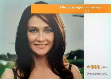 2010 Postzegelmapje 424 Carice van Houten Filmpostzegel. beschikbaar voor biedingen