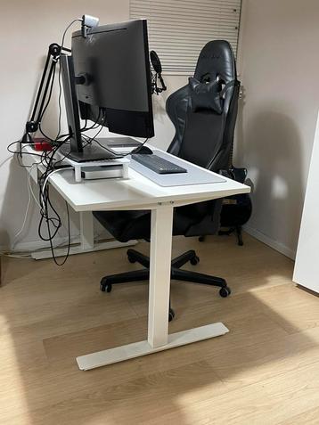 IKEA Skarsta with adjustable height beschikbaar voor biedingen
