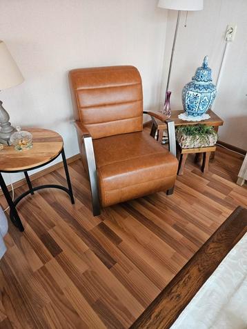 2 hele gave dure leren stoelen. beschikbaar voor biedingen