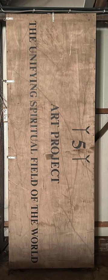 Grote Kast. beschikbaar voor biedingen