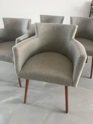 Naduvi eetkamerstoelen beschikbaar voor biedingen