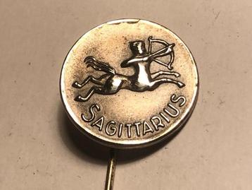 Metalen SAGITARIUS BOOGSCHUTTER Speld (Metaalkleur). beschikbaar voor biedingen