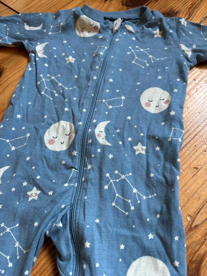 Nieuw pakje van Lindex mt 56 sterrenstelsel maan sterren, Kinderen en Baby's, Babykleding | Maat 56, Nieuw, Jongetje of Meisje