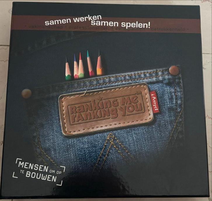 Ranking Me Ranking You - Gezelschapsspel, Hobby en Vrije tijd, Gezelschapsspellen | Bordspellen, Zo goed als nieuw, Drie of vier spelers