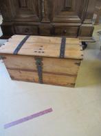 Oer 11757 grote 18e eeuwse grenen kist met mooie sleutel, Ophalen