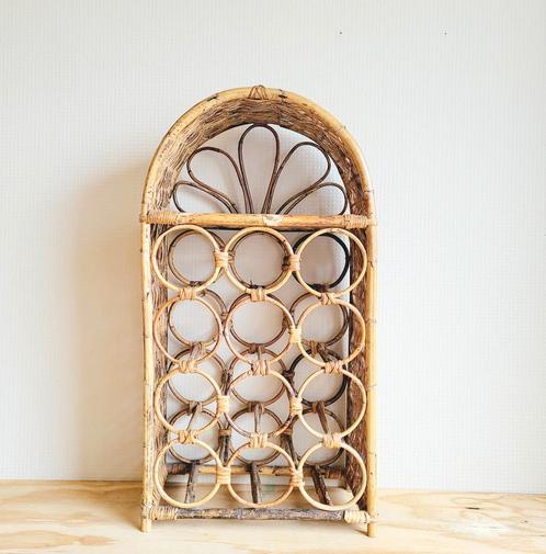 Prachtige vintage groot licht gekleurd rotan wijnrek!, Huis en Inrichting, Woonaccessoires | Wijnrekken, Zo goed als nieuw, Minder dan 50 cm