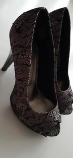 Pump/Hakken 38 met kantmotief en panterprint zool, Kleding | Dames, Schoenen, Pumps, Zwart, Ophalen of Verzenden, Zo goed als nieuw