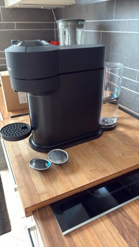 Nespresso Vertuo Next Koffiezetapparaat, Witgoed en Apparatuur, Koffiezetapparaten, Zo goed als nieuw, Koffiepads en cups, Koffiemachine