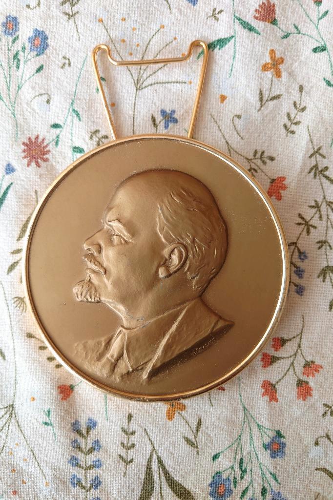 Vladimir Lenin USSR (CCCP) 1960, Bronzen penning N.Sokolov, Antiek en Kunst, Kunst | Beelden en Houtsnijwerken, Ophalen of Verzenden