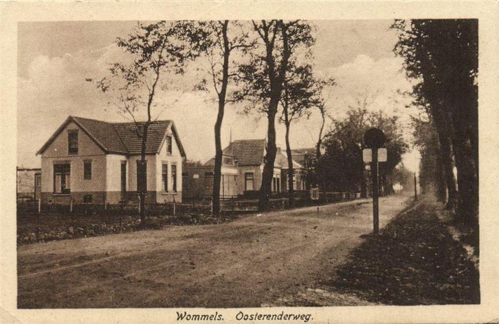 Wommels. Oosterenderweg. - dorpsgezicht - 1924 gelopen, Verzamelen, Ansichtkaarten | Nederland, Gelopen, Friesland, Voor 1920