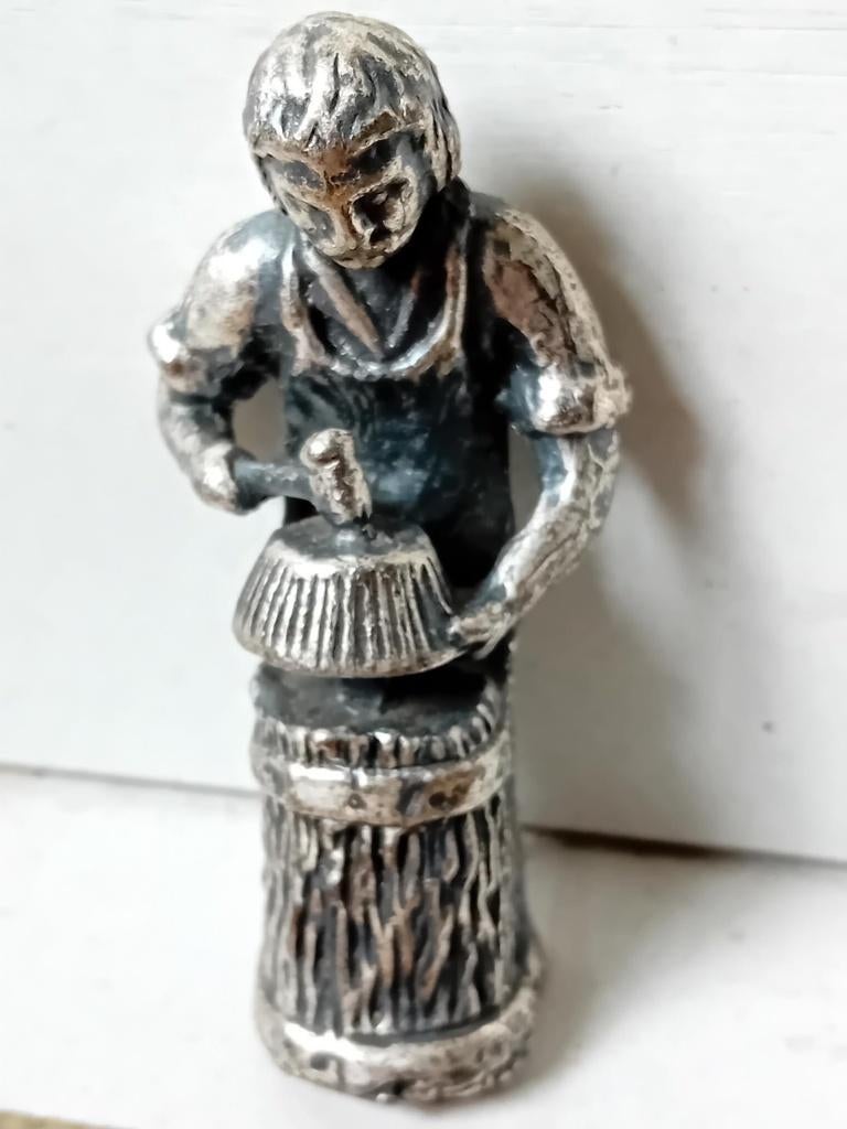 Massief tinnen beeldje ambachtsman - smid 7cm, Ophalen of Verzenden