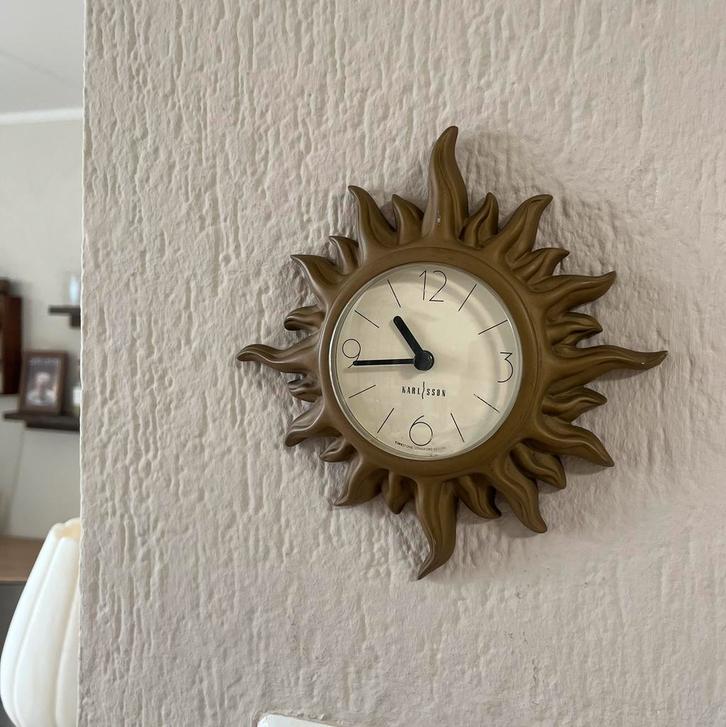 Karlsson zonnen wandklok, Huis en Inrichting, Woonaccessoires | Klokken, Zo goed als nieuw, Ophalen of Verzenden