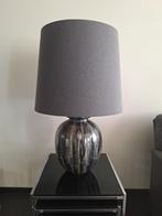 Prachtige tafellamp met grote kap, Huis en Inrichting, Lampen | Tafellampen, Ophalen, Zo goed als nieuw, Klassiek / tijdloos, 75 cm of meer