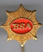 BSA rood op koper motorfiets speldje ( G_004 ), Verzenden, Zo goed als nieuw, Transport, Speldje of Pin