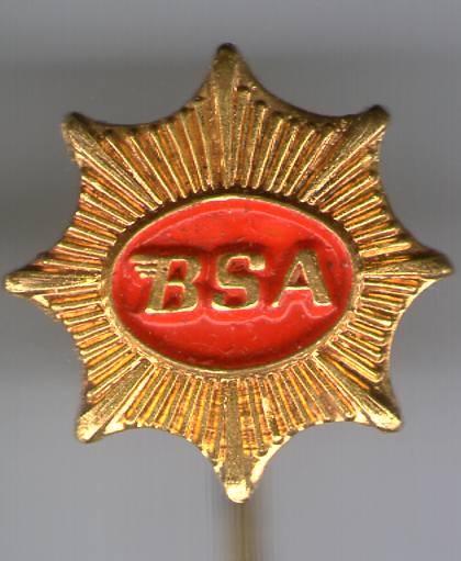 BSA rood op koper motorfiets speldje ( G_004 ), Verzamelen, Speldjes, Pins en Buttons, Zo goed als nieuw, Speldje of Pin, Transport