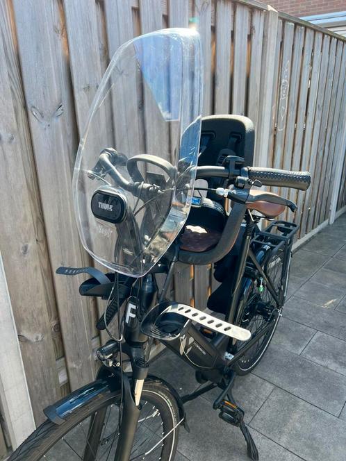 Praktisch nieuwe Thule Yepp Nexxt 2 mini + windscherm, Fietsen en Brommers, Fietsaccessoires | Fietsstoeltjes, Zo goed als nieuw