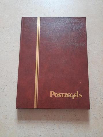 Leeg postzegelalbum beschikbaar voor biedingen