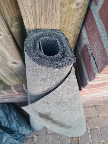 Vele rollen onderlagen dakbedekking  beschikbaar voor biedingen