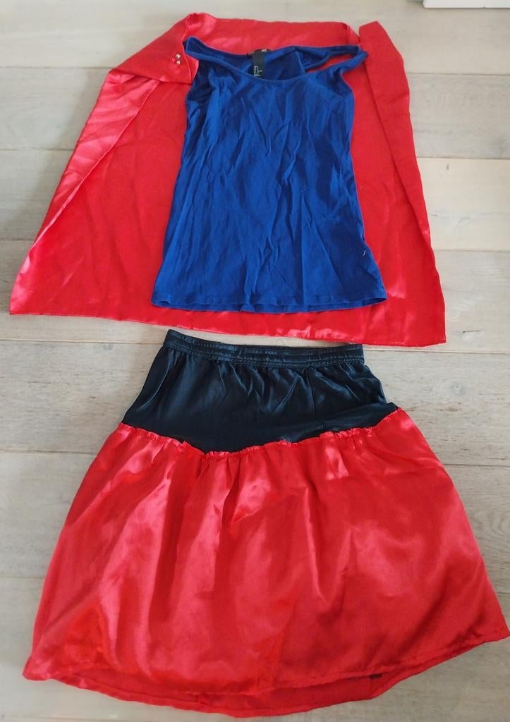 I.g.s. leuk superhelden pakje superwoman rok+ shirt met cape, Kleding | Dames, Carnaval, Ophalen of Verzenden, Zo goed als nieuw