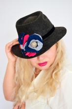 hoed vintage grijs met bloemen, Kleding | Dames, Hoeden en Petten, Ophalen of Verzenden, Zo goed als nieuw, One size fits all