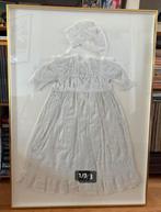 Antiek Ingelijst Doopjurkje met Mutsje, Antiek en Kunst, Antiek | Kleding en Accessoires, Ophalen