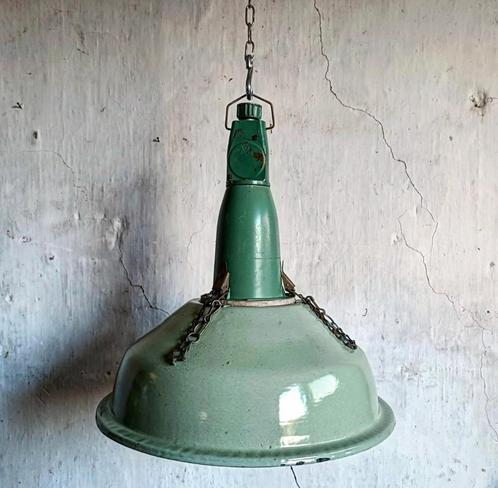 Vintage groene industriële emaille hanglampen Sovjet-Unie., Huis en Inrichting, Lampen | Hanglampen, Zo goed als nieuw, Minder dan 50 cm