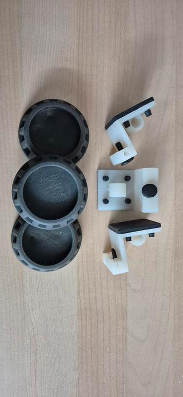 Voortent Clips + Rubber Poot Ondersteuners beschikbaar voor biedingen