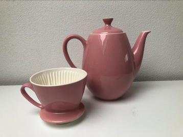 Pastel regout koffiepot & filter Petrus regout  beschikbaar voor biedingen