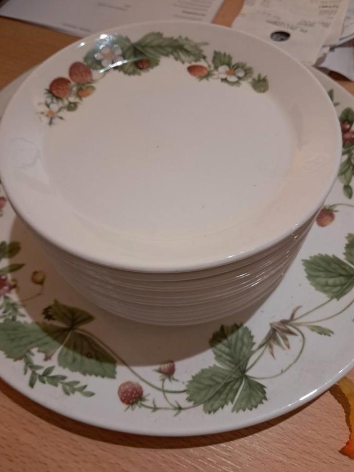 Marjolein Bastin Gebakstel - Bosvruchten, Huis en Inrichting, Keuken | Servies, Zo goed als nieuw, Compleet servies, Overige stijlen