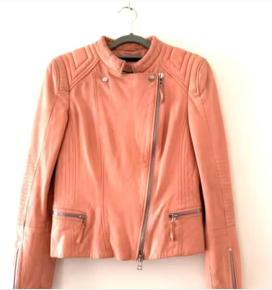 DNA AMSTERDAM zalm kleur leren jack jasje mt 36 CHCS, Kleding | Dames, Jasjes, Kostuums en Pakken, Zo goed als nieuw, Jasje, Maat 36 (S)