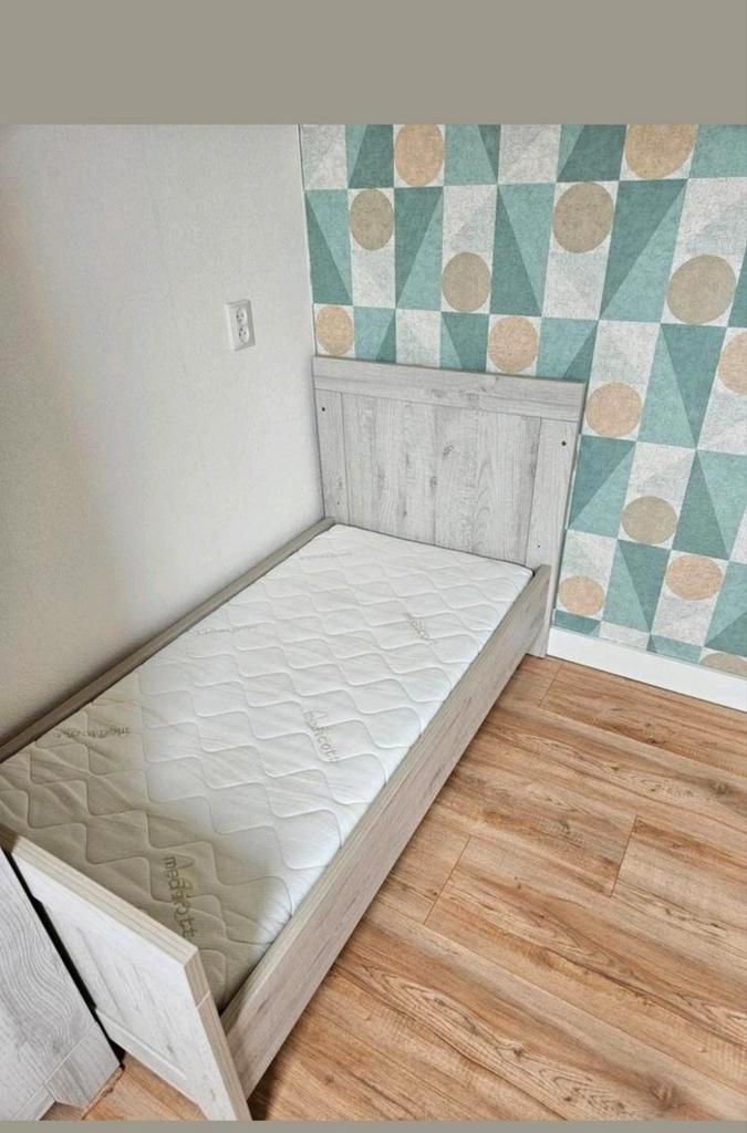 Babybed/ ledikant, Kinderen en Baby's, Kinderkamer | Bedden, Zo goed als nieuw, Minder dan 140 cm, 70 tot 85 cm, Matras, Ophalen