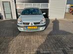 Renault Clio 1.2 16V 55KW 3DR AUTHENTIQUE BJ 2002 AIRCO, Auto's, Stof, Metallic lak, 4 cilinders, Bedrijf