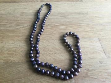 Ketting bruin/grijze zoetwaterparels. Lang 80 cm. beschikbaar voor biedingen