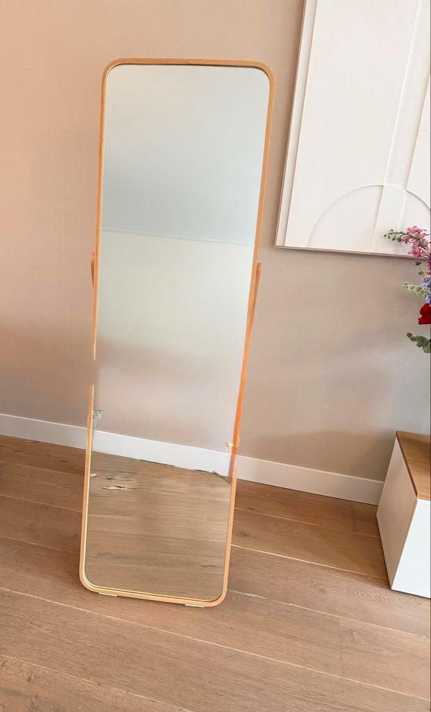 Grote Staande Spiegel hout ikea ikornnes, Huis en Inrichting, Woonaccessoires | Spiegels, Zo goed als nieuw, 50 tot 75 cm, 150 tot 200 cm